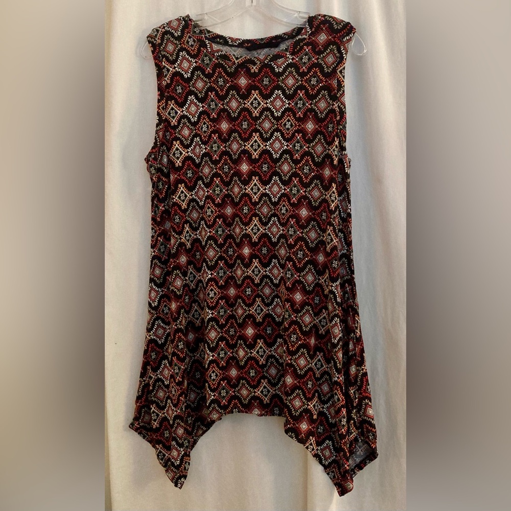 Sleeveless Aztec-Print Asymmetric Hem Top in Burgundy and Black